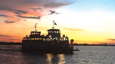 Chuyến phà đêm. Ảnh: T.H