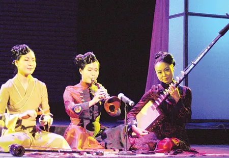 Phát triển âm nhạc dân tộc là yếu tố góp phần làm đẹp môi trường văn hóa Việt Nam. Ảnh: AN DUNG