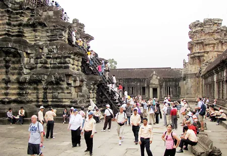 Đền Angkor Wat (Campuchia) thu hút đông khách du lịch VN tham quan.