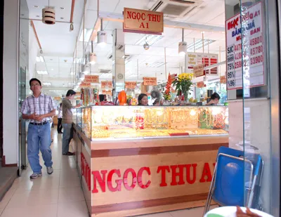 Giá vàng tăng chóng mặt, thị trường vàng TPHCM trầm lắng