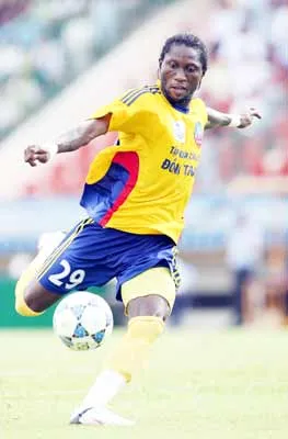 Tiền đạo Samson Kayode ký hợp đồng với CLB Atletico Madrid (Tây Ban Nha): Vui hay buồn đây?