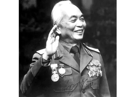 Mừng Đại tướng Võ Nguyên Giáp đại thọ 100 tuổi