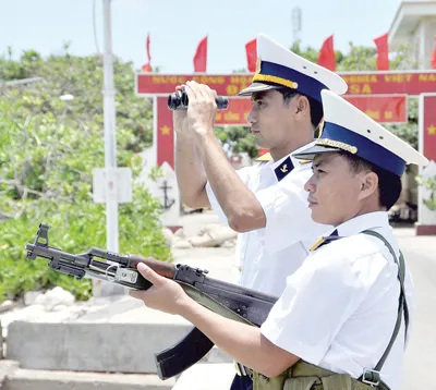 Những chiến sĩ hải quân đang ngày đêm canh giữ biển trời Tổ quốc.