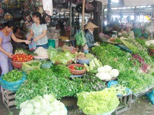 File photo shows a market in Ho Chi Minh City. Taming inflation remains the Vietnamese Government’s top priority for the rest of the year, the Prime Minister said Thursday (Photo: Minh Tri)