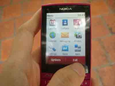 Pre-paid mobile phone subscribers will now have to register their personal details, same as post-paid subscribers, as per a new regulation (Photo: A. Quan)