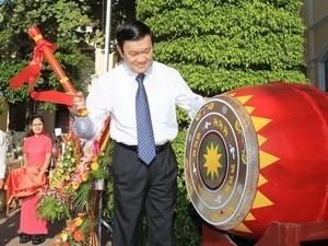 State President Truong Tan Sang beats drum to open new school year (Source: VNA)