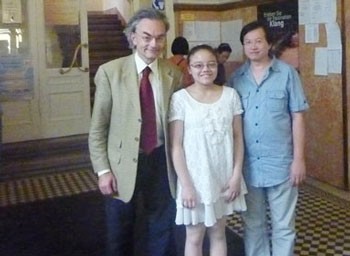 Hoang Pham Tra Mi (C) won the Nuits Pianistiques Piano Contest.