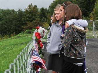 AFP - Courtney Peeler (L), 14, Taylor Duffy (C) and Caitlin Rakowski, both 15, look at the field in Shanksville, Pennsylvania, on September 9, 2011, where United flight 93 crashed on September 11, 2001.