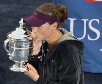 AFP - Samantha Stosur of Australia kisses her trophy after her women's finals match against Serena Williams