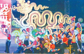 A dance performance by the Bong Sen theatre marks Hanoi's 1,000th anniversary.