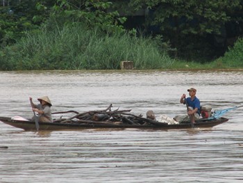Floodwaters are rising rapidly on the Huong River in the central province of Thua Thien-Hue (Photo: SGGP)