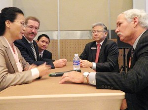 VCCI Exhibition Service director Bui Thi Thuc Anh (L), Robert Kloos (2nd-L), Germany’s Vice Minister of Food, Agriculture and Consumer Protection, Singapore Exhibition Services CEO Stephan Tan (2nd-L), and Michael Scuse (R), US Acting Under Secretary for Farm and Foreign Agricultural Services discuss business during the Food & Hotel Vietnam opening ceremony Sept. 28, 2011. (Photo: Tuong Thuy)