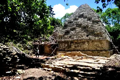 Mexico phát hiện nền móng cung điện có niên đại 2.000 năm