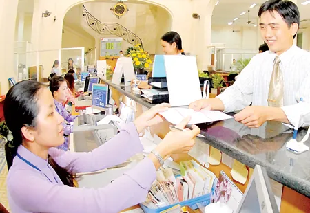 Giữ trần lãi suất đầu vào, giảm lãi suất đầu ra