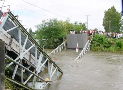 An Giang: Sập cầu, 1 người chết và 2 người bị thương nặng