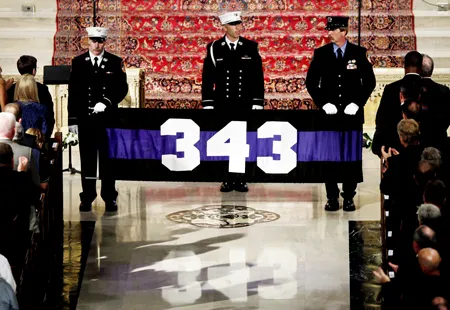 Nước Mỹ tưởng niệm các nạn nhân vụ khủng bố kinh hoàng 11-9 ảnh 7