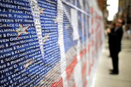 Nước Mỹ tưởng niệm các nạn nhân vụ khủng bố kinh hoàng 11-9 ảnh 11