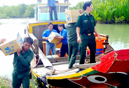 Đưa Trung thu đến với trẻ nghèo