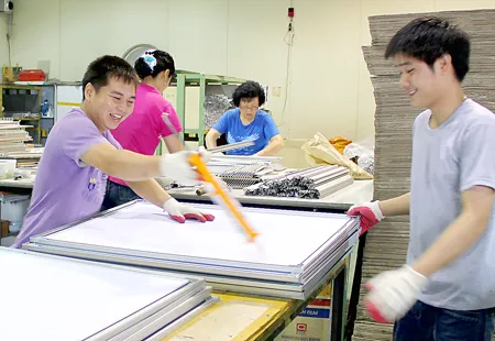 Xuất khẩu lao động: Mừng ít, lo nhiều