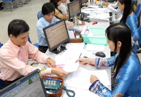 Các ngân hàng cam kết thực hiện nghiêm trần lãi suất huy động 14%/năm. Ảnh: Cao Thăng