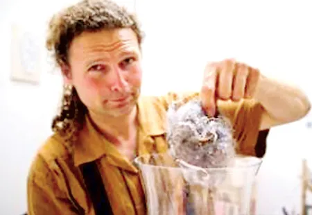 W.Stocker với một bộ sưu tập bụi.