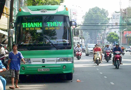 “Khóc” với xe dù, bến cóc