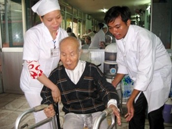 Vietnam lacks adequate medical facilities to take care of their fast aging population (Photo: Vietnam News Agency)