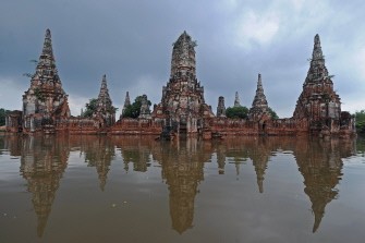 This general view shows the flooded World Heritage site Chaiwattanaram Temple in the ancient Thai capital of Ayutthaya, 80 kms north of Bangkok, on October 12, 2011.