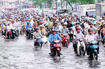 (File) A flooded street in Ho Chi Minh City (Photo:SGGP)