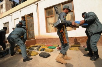 Hundreds of Somalis attend a rally organized by the Shebab at Elasha Biyaha, outskirts of Mogadishu, on October, 27, 2011.