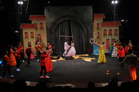 Những trò xiếc được đưa vào vở kịch rất sinh động