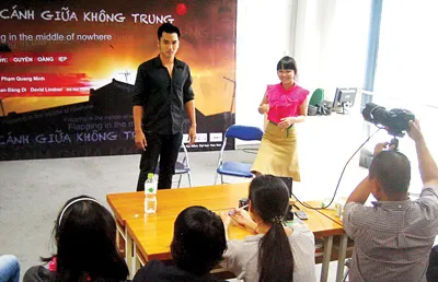 Ê kíp làm phim trẻ: Nguyễn Hoàng Điệp, Phạm Đăng Di (Hà Nội) tuyển vai chính cho phim Đập cánh giữa không trung.