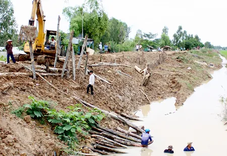 Đồng Tháp: Trên 300 tỷ đồng trôi theo lũ