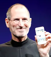 "Thời gian của các bạn là có hạn, nên đừng phí phạm bằng cách sống cuộc đời của người khác. Đừng rơi vào bẫy của sự độc đoán, giáo điều của người khác. Đừng để những ý kiến ồn ào xung quanh đánh chìm tiếng nói bên trong bạn. Và quan trọng nhất, hãy dũng cảm để đi theo tiếng gọi của trái tim và linh tính. Chúng biết bạn thực sự muốn gì. Mọi thứ khác chỉ là thứ yếu thôi" Steve Jobs