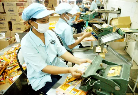 Đóng gói sản phẩm Vinacafe tại Nhà máy cà phê Biên Hòa. Ảnh: Cao Thăng