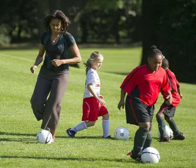 Đệ nhất phu nhân Mỹ đá bóng