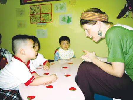 Các bé mầm non và giáo viên nước ngoài tại APC