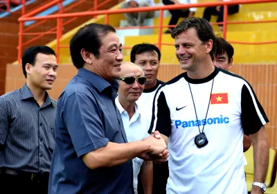 Nhiều người muốn nhìn thấy ông (Goetz (phải) cười tươi thế này ở SEA Games 26