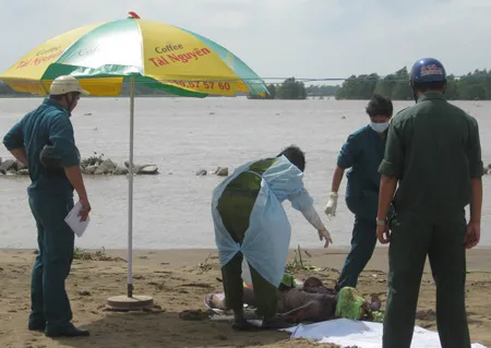 Cần Thơ: Phát hiện xác chết nam giới lõa thể trên sông Hậu