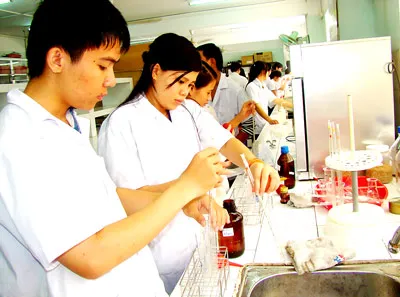 Không thể xem trường học là doanh nghiệp