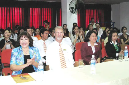 Lãnh đạo hệ thống APC tại buổi họp mặt với phụ huynh học sinh