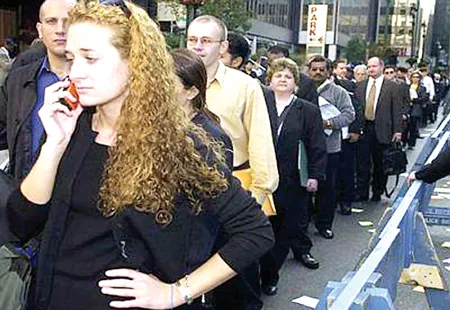 Xếp hàng dài chờ tìm việc làm tại Mỹ. Tỷ lệ thất nghiệp ở Mỹ hiện trên mức 9%.