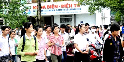 Tuyển sinh đại học năm 2012 vẫn theo phương thức “3 chung”. Trong ảnh: Thí sinh dự thi vào ĐH Khoa học Tự nhiên TPHCM năm 2011. Ảnh: MAI HẢI