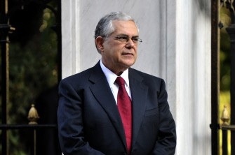 AFP - Newly appointed Greek Prime Minister Loukas Papademos stands outside the Presidential Mansion in Athens on November 10, 2011.