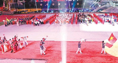 The Vietnam sport delegation pass by the stadium