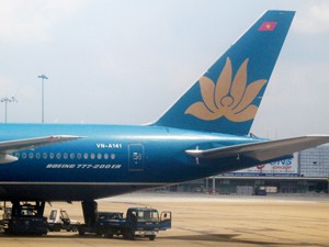 File photo shows a Vietnam Airlines plane at Tan Son Nhat Airport in Ho Chi Minh City (Photo: Tuong Thuy)