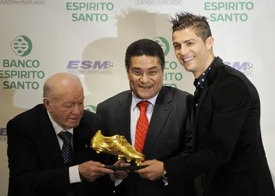 “Rửa” Chiếc giày vàng