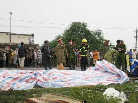 Lực lượng chức năng có mặt tại hiện trường. Ảnh: Thế Hải