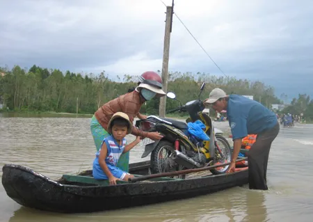 Mưa lớn gây ngập từ Thừa Thiên-Huế đến Bình Định ảnh 4