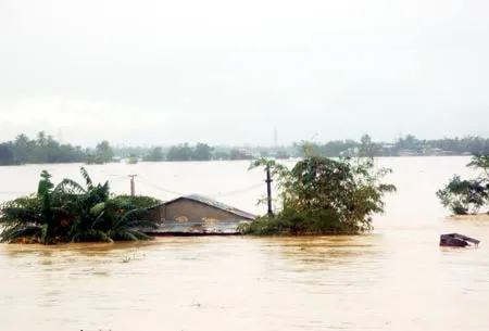 Lũ nhấn chìm miền Trung